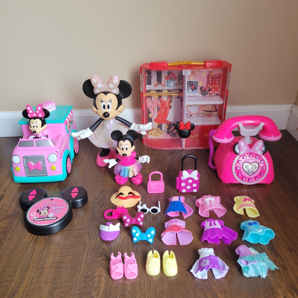 Disney Minnie Mouse Pink & Teal Bakeshop RC Truck - Kids Toy